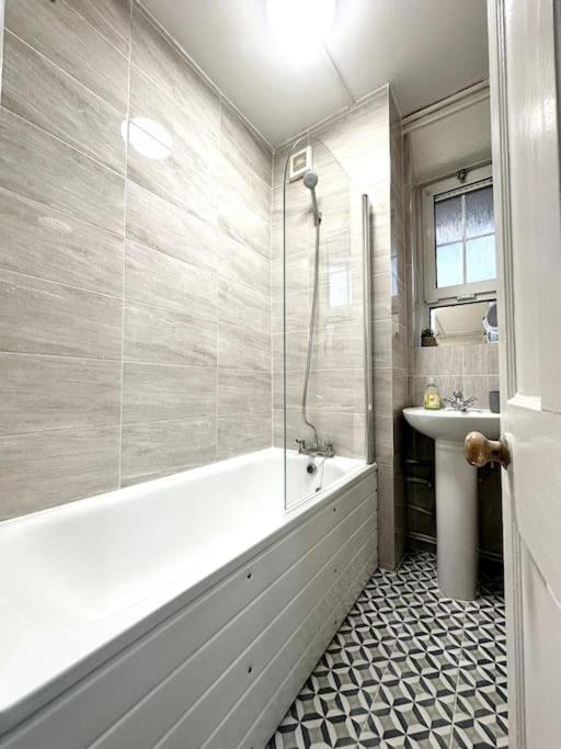 Quirky 3 Bedroom Flat In Shoreditch Appartamento *