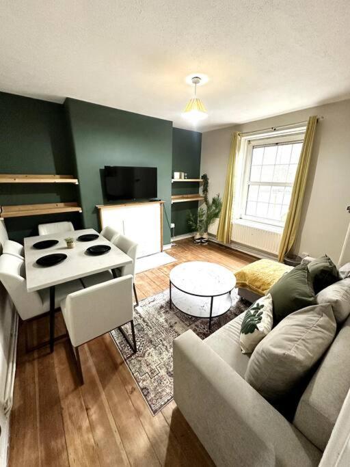Quirky 3 Bedroom Flat In Shoreditch Londra
