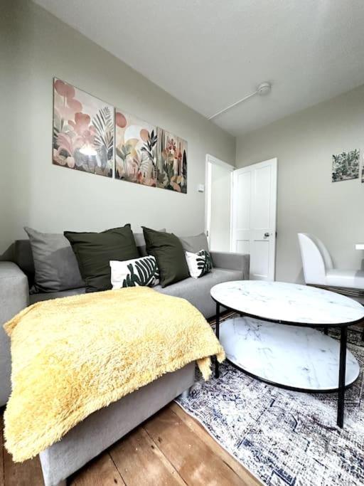 Quirky 3 Bedroom Flat In Shoreditch * Londra
